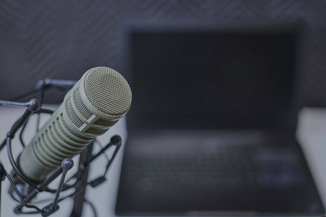 Microphone in front of a laptop